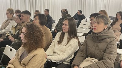 Про наболіле українки з Донбасу. Херсонський театр імені Куліша презентував моновиставу в Миколаєві