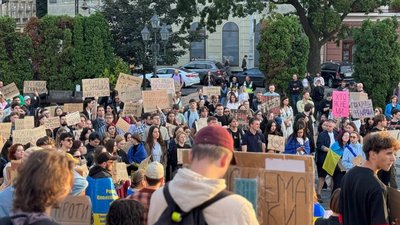 Учасники мирної акції у Львові на підтримку Федорова