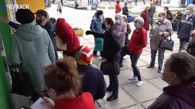 Черкаські пенсіонери отримали одноразову грошову допомогу Черкаські пенсіонери отримали одноразову грошову допомогу