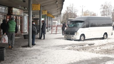 Хрестився щоб доїхати: через негоду на Вінниччині кілька автобусів не виїхали на рейс Хрестився щоб доїхати: через негоду на Вінниччині кілька автобусів не виїхали на рейс