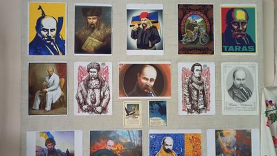 Сторічний "Кобзар", книжки та документи. У Кам’янському на Дніпропетровщині відкрили вставку, присвячену Шевченку Сторічний "Кобзар", книжки та документи. У Кам’янському на Дніпропетровщині відкрили вставку, присвячену Шевченку