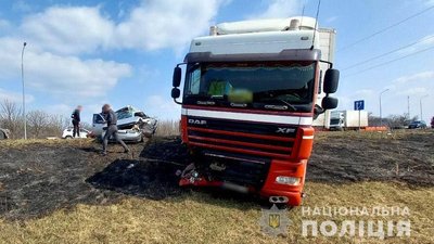 На Полтавщині зіткнулися легковик та вантажівка: один із водіїв загинув На Полтавщині зіткнулися легковик та вантажівка: один із водіїв загинув
