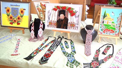 У Житомирі відкрилася виставка творчих робіт дітей "Ми – українці" У Житомирі відкрилася виставка творчих робіт дітей "Ми – українці"