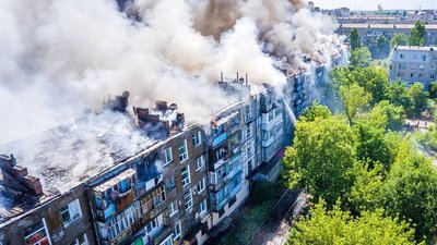 На Херсонщині затримали підозрюваного у підпалі багатоповерхівки у Новій Каховці
