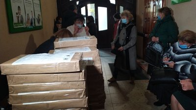 У Кропивницькому бюлетені головам виборчих комісій видавали із затримкою