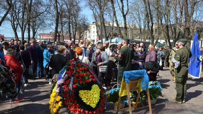 У Глухові поховали загиблого сержанта Миколу Куприка У Глухові поховали загиблого сержанта Миколу Куприка