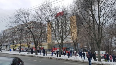 У Дніпрі горить будівля, де розташований головний офіс АТБ У Дніпрі горить будівля, де розташований головний офіс АТБ