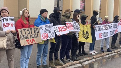 У Полтаві влаштували акцію на підтримку військовополонених У Полтаві влаштували акцію на підтримку військовополонених