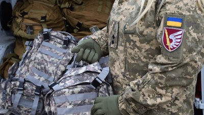 Рюкзаки з речами першої необхідності для військових