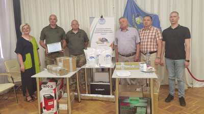 Передача допомоги бійцям ЗСУ у Полтаві Передача допомоги бійцям ЗСУ у Полтаві