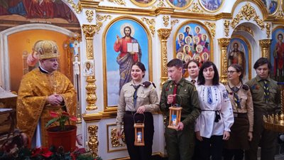 Вифлеємський вогонь миру привезли на Сумщину Вифлеємський вогонь миру привезли на Сумщину