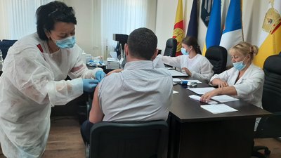 У Миколаєві від COVID-19 вакцинували 42 працівники ДБР У Миколаєві від COVID-19 вакцинували 42 працівники ДБР
