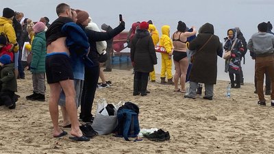 "Все відходить від душі та тіла". У Києві православні віряни традиційно занурюються 19 січня в холодну воду "Все відходить від душі та тіла". У Києві православні віряни традиційно занурюються 19 січня в холодну воду