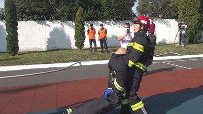 Вперше в Україні тернопільські спецпризначенці КОРДу змагалися з рятувальниками Вперше в Україні тернопільські спецпризначенці КОРДу змагалися з рятувальниками