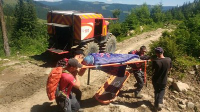 У горах на Верховинщині врятували туриста, якому стало погано У горах на Верховинщині врятували туриста, якому стало погано