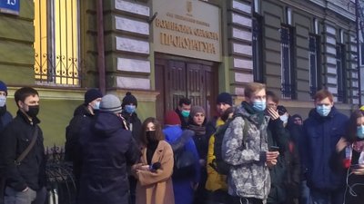 Майже сотня лучан вийшли на підтримку засудженого Сергія Стерненка Майже сотня лучан вийшли на підтримку засудженого Сергія Стерненка