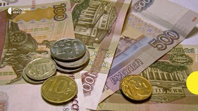 Російські окупанти у Маріуполі почали видавати пенсію у рублях — радник мера