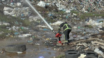 Під Полтавою четвертий день гасять сміттєзвалище