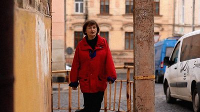 Переселенка з Харкова у 73 роки почала вчити українську мову в Чернівцях Переселенка з Харкова у 73 роки почала вчити українську мову в Чернівцях