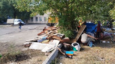 У Кропивницькому два дні не вивозили сміття з контейнерів через блокування безхатьками. Чим завершився конфлікт У Кропивницькому два дні не вивозили сміття з контейнерів через блокування безхатьками. Чим завершився конфлікт