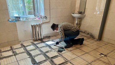 У Миколаєві ремонтують гуртожиток для ВПО та людей, що втратили житло через війну У Миколаєві ремонтують гуртожиток для ВПО та людей, що втратили житло через війну