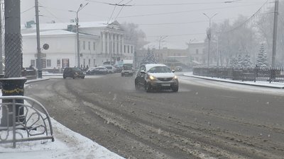 У Полтаві - сніг на дорозі та тротуарах У Полтаві - сніг на дорозі та тротуарах