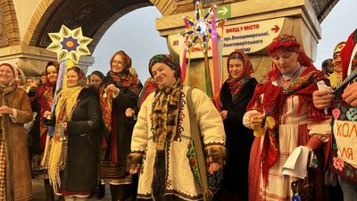У столичному метро на Золотих Воротах відзначили Коляду