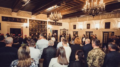 На Тернопільщині в замку відбувся захід на підтримку бійців тероборони На Тернопільщині в замку відбувся захід на підтримку бійців тероборони
