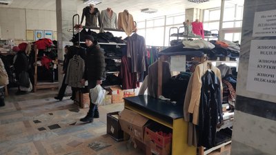 Куртки, светри, взуття: пункт видачі одягу "Тепла кофта" у Полтаві потребує сезонних речей