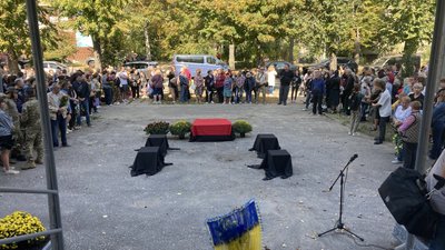 У Харкові прощаються із волонтерами, які загинули внаслідок удару по Куп'янську