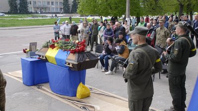 У Шостці на Сумщині прощаються з бійцем Ігорем Сидьком У Шостці на Сумщині прощаються з бійцем Ігорем Сидьком