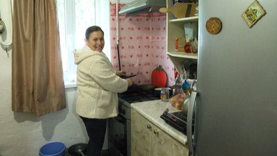 В будинку, де довгий час ніхто не жив, родина з Миколаївщини навела порядок