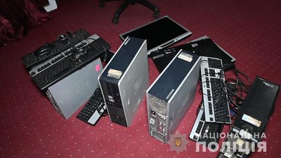 Поліція вилучила системні блоки, монітори, інформаційні носії
