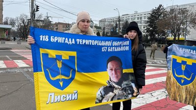 "Я вірю, що він прийде": у Черкасах відбулася акція на підтримку полонених і зниклих безвісти "Я вірю, що він прийде": у Черкасах відбулася акція на підтримку полонених і зниклих безвісти