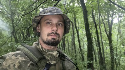 День добровольця: як полтавець Артем Репик два роки воював проти РФ День добровольця: як полтавець Артем Репик два роки воював проти РФ