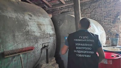 Нелегальна АЗС, бензин, податкова, штраф, нелегальна заправка