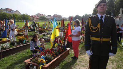 У Львові вшановують пам'ять загиблих на війні У Львові вшановують пам'ять загиблих на війні