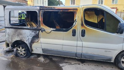 В Харкові сталася пожежа у столярному цеху: полум’я поширилося на чотири автомобілі В Харкові сталася пожежа у столярному цеху: полум’я поширилося на чотири автомобілі