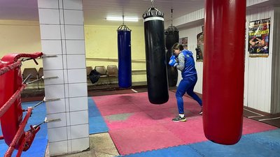 Студентка коледжу з Бахмута Єлизавета Безверхня у Полтаві готується до чемпіонату Європи з боксу Студентка коледжу з Бахмута Єлизавета Безверхня у Полтаві готується до чемпіонату Європи з боксу