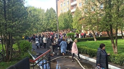 На Рівненщині через дим з ліцею евакуювали учнів і педагогів. В закладі пояснили інцидент На Рівненщині через дим з ліцею евакуювали учнів і педагогів. В закладі пояснили інцидент