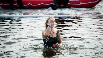Купання в ополонці на Водохреще. Лікар з Рівного розповів, кому це робити заборонено