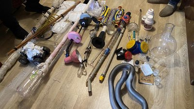 Мільйон гривень щомісяця від продажу наркотиків — у Сумах повідомили про підозру трьом чоловікам