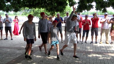 Стартували у Дніпрі, фінішуватимуть в Одесі: до Херсона прибула регата "Козацький шлях 2021"