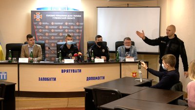 У Рівному пожежники не можуть доїхати на виклик через автівки та самовільні перешкоди У Рівному пожежники не можуть доїхати на виклик через автівки та самовільні перешкоди