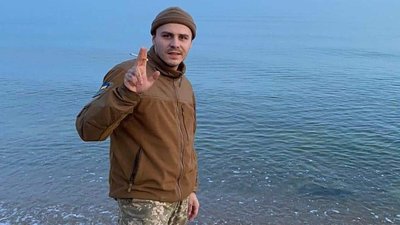 У Луцьку мама полоненого військового зібрала гроші на борди підтримки У Луцьку мама полоненого військового зібрала гроші на борди підтримки