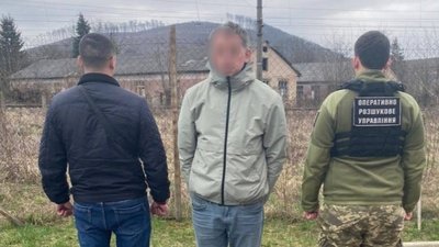 Впродовж вихідних на Закарпатті затримали дев'ятьох чоловіків на кордоні зі Словаччиною Впродовж вихідних на Закарпатті затримали дев'ятьох чоловіків на кордоні зі Словаччиною