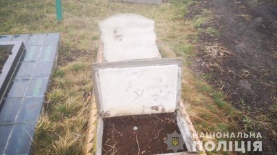 На Вінниччині підлітки пошкодили на кладовищі вісім пам'ятників