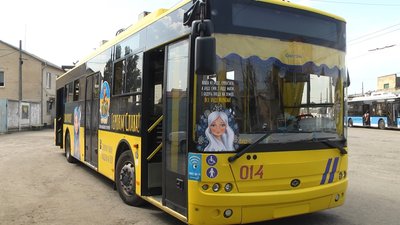 Вулицями Хмельницького курсуватиме тролейбус єдності та віри