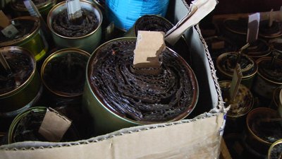 У Хмельницькому із церковних свічок виготовляють окопні