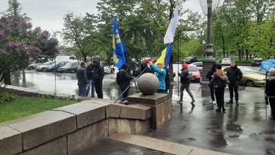 У Харкові пікетують окружний адмінсуд через справу Жукова У Харкові пікетують окружний адмінсуд через справу Жукова